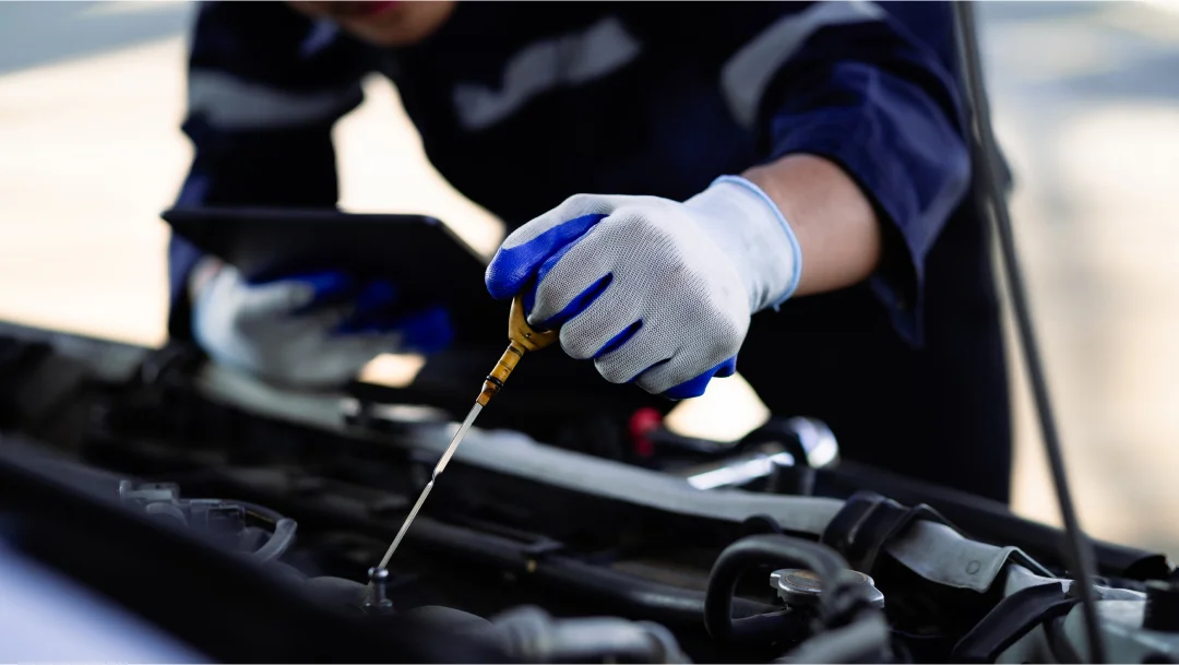 A person in blue gloves conducts mechanical verification on a car, ensuring proper functionality and safety.